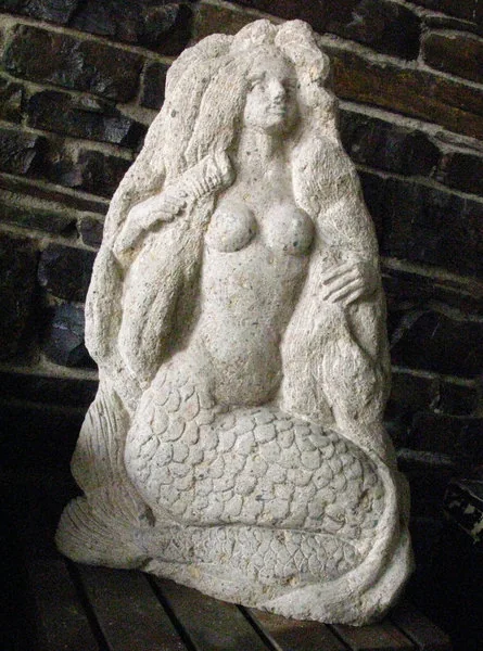 Künstlerische Skulptur einer Meerjungfrau